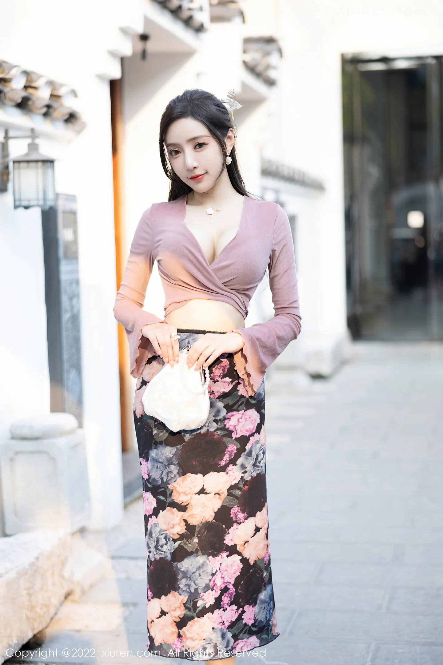 图片[3]-[XiuRen秀人网] VOL.5985 女神王馨瑶yanni粉灰色上衣配花色长裙露蕾丝内衣撩人诱惑写真82P-秀人网官方网站